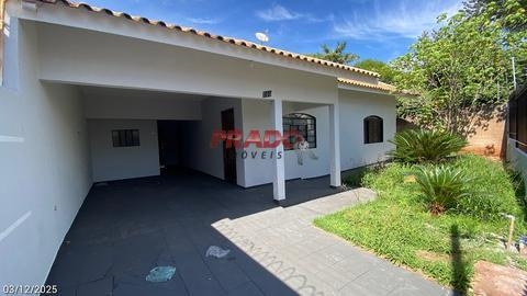 Casa para alugar em Maringá, Jardim Laodiceia, com 2 quartos, com 105 m²